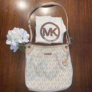 Michael Kors Large Jet Set Bag